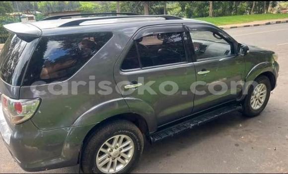 اشتري مستعمل Toyota Fortuner Noir سيارة في Kigali في Rwanda اشتري مستعمل Toyota Fortuner Noir سيارة في Kigali في Rwanda