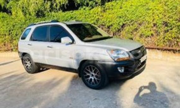 Buy Used Kia Sportage White Car in Kigali in Rwanda Buy Used Kia Sportage White Car in Kigali in Rwanda