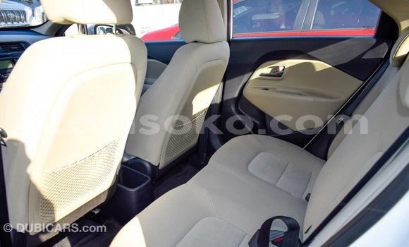 Acheter Import Voiture Kia Rio Blanc à Import - Dubai, Rwanda Acheter Import Voiture Kia Rio Blanc à Import - Dubai, Rwanda