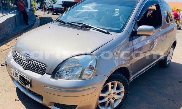 Acheter Occasion Voiture Toyota Yaris Gris à Kigali, Rwanda Acheter Occasion Voiture Toyota Yaris Gris à Kigali, Rwanda