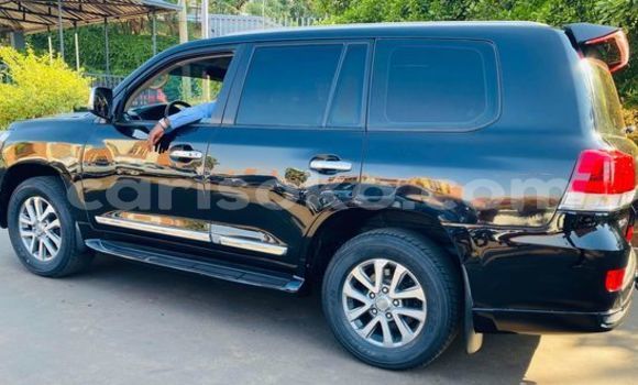 اشتري مستعمل Toyota Land Cruiser Noir سيارة في Kigali في Rwanda اشتري مستعمل Toyota Land Cruiser Noir سيارة في Kigali في Rwanda