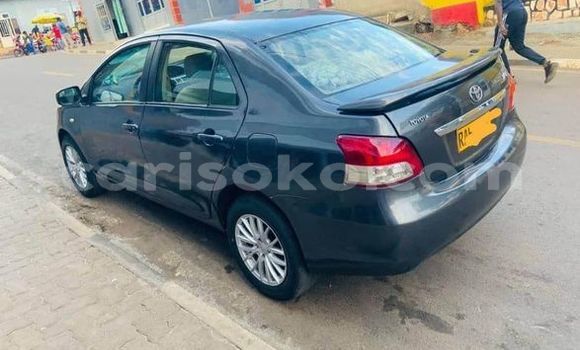 Acheter Occasion Voiture Toyota Yaris Gris à Kigali, Rwanda Acheter Occasion Voiture Toyota Yaris Gris à Kigali, Rwanda