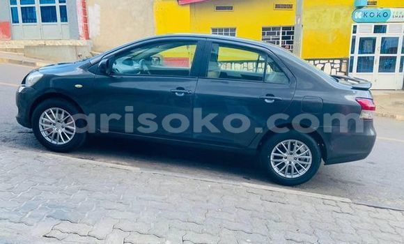 Acheter Occasion Voiture Toyota Yaris Gris à Kigali, Rwanda Acheter Occasion Voiture Toyota Yaris Gris à Kigali, Rwanda