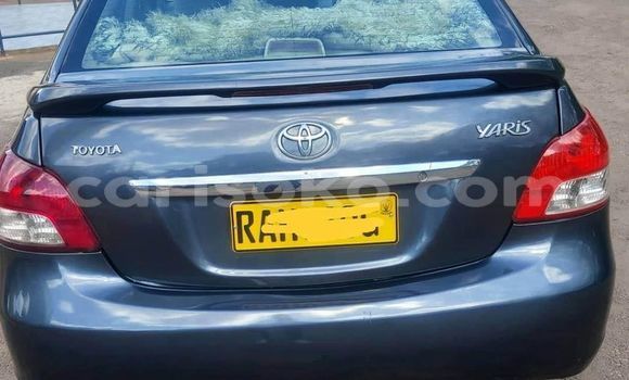 Acheter Occasion Voiture Toyota Yaris Gris à Kigali, Rwanda Acheter Occasion Voiture Toyota Yaris Gris à Kigali, Rwanda