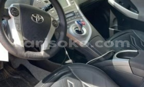 Sayi Na hannu Toyota Prius Blanc Mota in Kigali a Rwanda Sayi Na hannu Toyota Prius Blanc Mota in Kigali a Rwanda