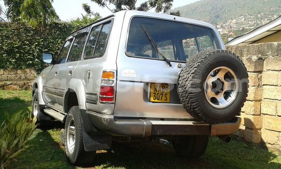 اشتري مستعمل Toyota Land Cruiser Gris سيارة في Kigali في Rwanda اشتري مستعمل Toyota Land Cruiser Gris سيارة في Kigali في Rwanda