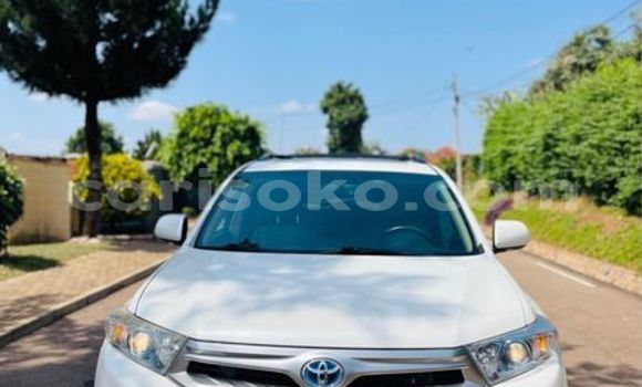 Buy Used Toyota Highlander White Car in Kigali in Rwanda Buy Used Toyota Highlander White Car in Kigali in Rwanda