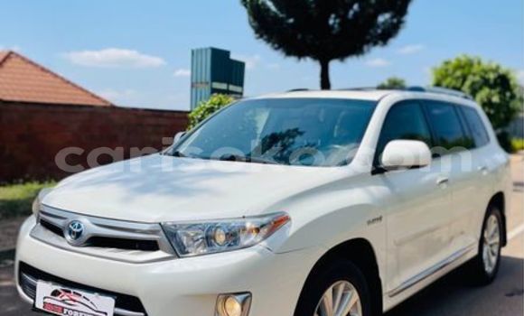Buy Used Toyota Highlander White Car in Kigali in Rwanda Buy Used Toyota Highlander White Car in Kigali in Rwanda