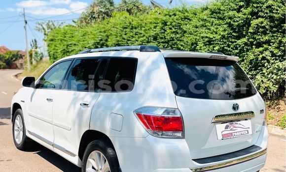 Buy Used Toyota Highlander White Car in Kigali in Rwanda Buy Used Toyota Highlander White Car in Kigali in Rwanda