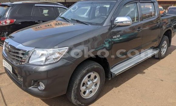 Acheter Occasion Voiture Toyota Hiluxe VIGO Gris à Kigali, Rwanda Acheter Occasion Voiture Toyota Hiluxe VIGO Gris à Kigali, Rwanda