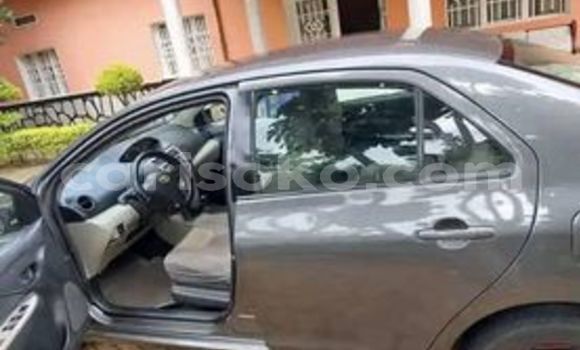 Acheter Occasion Voiture Toyota Yaris Gris à Kigali, Rwanda Acheter Occasion Voiture Toyota Yaris Gris à Kigali, Rwanda