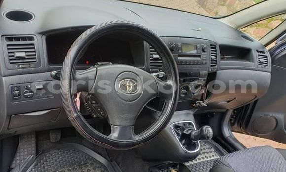 Acheter Occasion Voiture Toyota Corolla Verso Gris à Kigali, Rwanda Acheter Occasion Voiture Toyota Corolla Verso Gris à Kigali, Rwanda