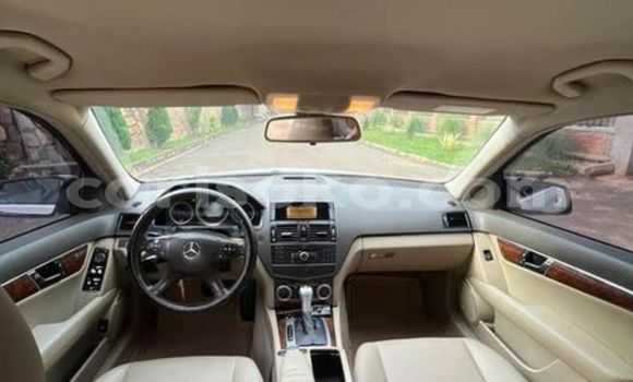 Acheter Occasion Voiture Mercedes-Benz KOMPRESSOR Blanc à Kigali, Rwanda