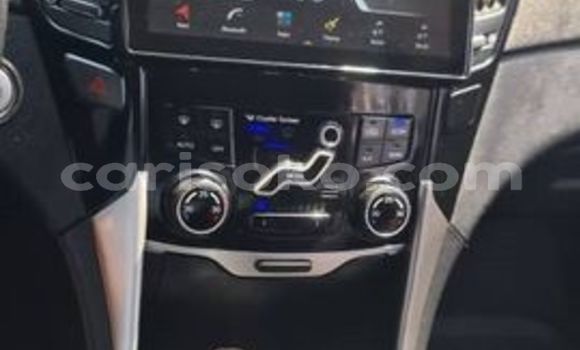 Buy Used Hyundai Sonata White Car in Kigali in Rwanda Buy Used Hyundai Sonata White Car in Kigali in Rwanda