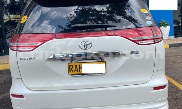 Acheter Occasion Voiture Toyota Estima Blanc à Kigali, Rwanda Acheter Occasion Voiture Toyota Estima Blanc à Kigali, Rwanda