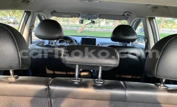 Sayi Na hannu Hyundai Tucson Blanc Mota in Kigali a Rwanda Sayi Na hannu Hyundai Tucson Blanc Mota in Kigali a Rwanda