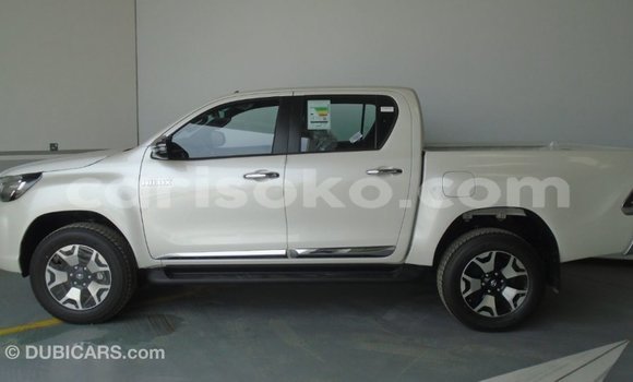 Acheter Import Voiture Toyota Hilux Blanc à Import - Dubai, Rwanda Acheter Import Voiture Toyota Hilux Blanc à Import - Dubai, Rwanda