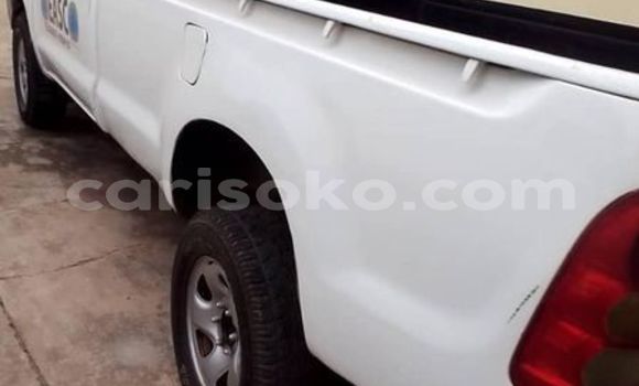 Acheter Occasion Voiture Toyota Hilux Noir à Kigali, Rwanda Acheter Occasion Voiture Toyota Hilux Noir à Kigali, Rwanda