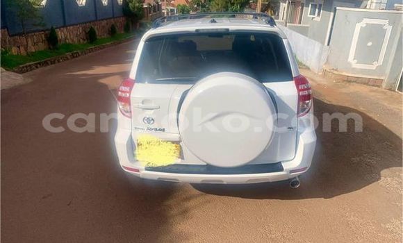 Acheter Occasion Voiture Toyota RAV4 Noir à Bokwango, Rwanda Acheter Occasion Voiture Toyota RAV4 Noir à Bokwango, Rwanda