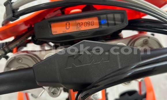 Acheter Occasion Moto KTM EXC Blanc à Kigali, Rwanda Acheter Occasion Moto KTM EXC Blanc à Kigali, Rwanda