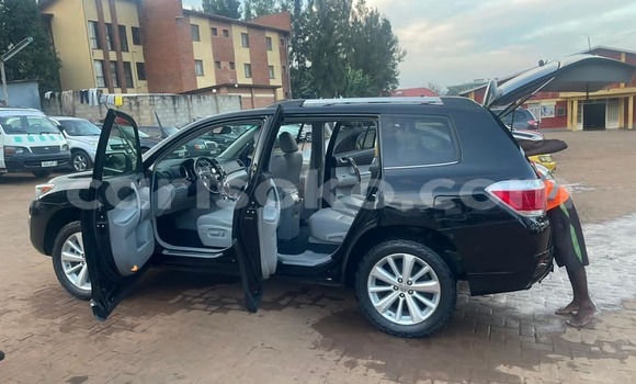 Sayi Na hannu Toyota Highlander Noir Mota in Kigali a Rwanda Sayi Na hannu Toyota Highlander Noir Mota in Kigali a Rwanda