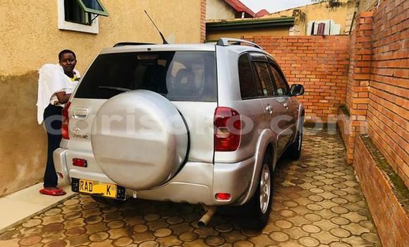 Sayi Na hannu Toyota RAV4 Beige Mota in Kigali a Rwanda Sayi Na hannu Toyota RAV4 Beige Mota in Kigali a Rwanda