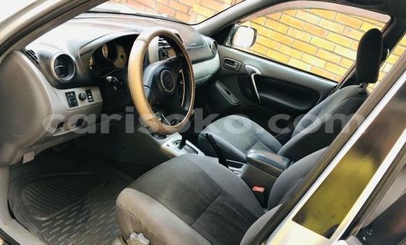 Sayi Na hannu Toyota RAV4 Beige Mota in Kigali a Rwanda Sayi Na hannu Toyota RAV4 Beige Mota in Kigali a Rwanda