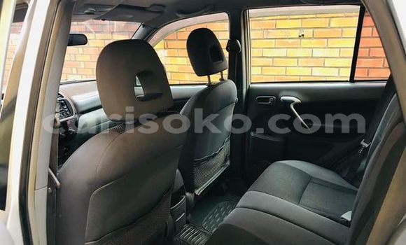 Sayi Na hannu Toyota RAV4 Beige Mota in Kigali a Rwanda Sayi Na hannu Toyota RAV4 Beige Mota in Kigali a Rwanda