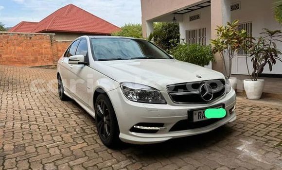 Acheter Occasion Voiture Mercedes-Benz 200 Blanc à Kigali, Rwanda
