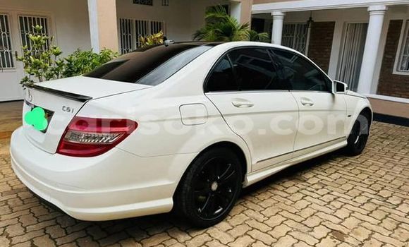 Acheter Occasion Voiture Mercedes-Benz 200 Blanc à Kigali, Rwanda Acheter Occasion Voiture Mercedes-Benz 200 Blanc à Kigali, Rwanda