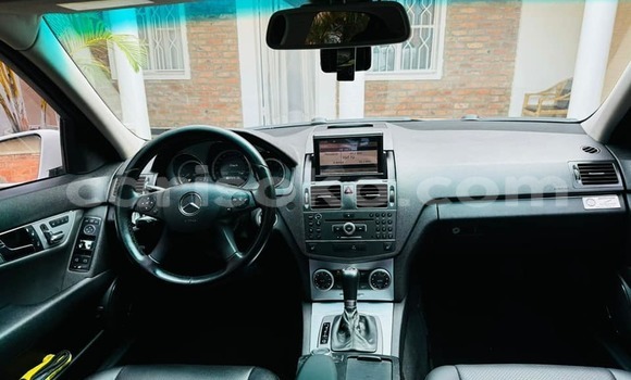 Acheter Occasion Voiture Mercedes-Benz 200 Blanc à Kigali, Rwanda Acheter Occasion Voiture Mercedes-Benz 200 Blanc à Kigali, Rwanda
