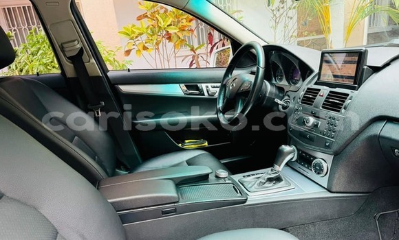 Acheter Occasion Voiture Mercedes-Benz 200 Blanc à Kigali, Rwanda Acheter Occasion Voiture Mercedes-Benz 200 Blanc à Kigali, Rwanda