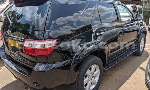 اشتري مستعمل Toyota Fortuner Noir سيارة في Kigali في Rwanda اشتري مستعمل Toyota Fortuner Noir سيارة في Kigali في Rwanda