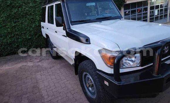اشتري مستعمل Toyota Land Cruiser Blanc سيارة في Kigali في Rwanda اشتري مستعمل Toyota Land Cruiser Blanc سيارة في Kigali في Rwanda