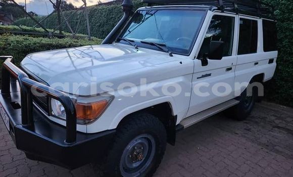 اشتري مستعمل Toyota Land Cruiser Blanc سيارة في Kigali في Rwanda اشتري مستعمل Toyota Land Cruiser Blanc سيارة في Kigali في Rwanda
