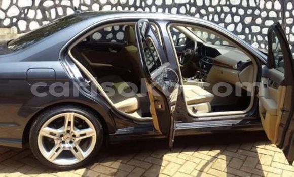 Acheter Occasion Voiture Mercedes-Benz C250 coupe Noir à Kigali, Rwanda Acheter Occasion Voiture Mercedes-Benz C250 coupe Noir à Kigali, Rwanda