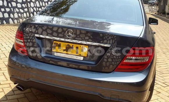 Acheter Occasion Voiture Mercedes-Benz C250 coupe Noir à Kigali, Rwanda Acheter Occasion Voiture Mercedes-Benz C250 coupe Noir à Kigali, Rwanda