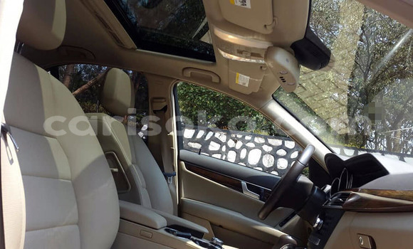 Acheter Occasion Voiture Mercedes-Benz C250 coupe Noir à Kigali, Rwanda Acheter Occasion Voiture Mercedes-Benz C250 coupe Noir à Kigali, Rwanda