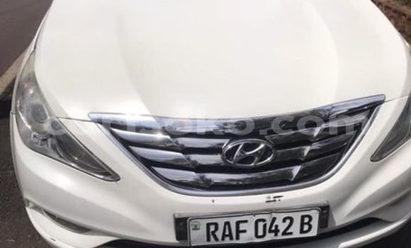اشتري مستعمل Hyundai Sonata Blanc سيارة في Kigali في Rwanda اشتري مستعمل Hyundai Sonata Blanc سيارة في Kigali في Rwanda