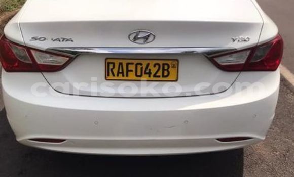 اشتري مستعمل Hyundai Sonata Blanc سيارة في Kigali في Rwanda اشتري مستعمل Hyundai Sonata Blanc سيارة في Kigali في Rwanda