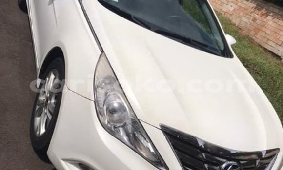 اشتري مستعمل Hyundai Sonata Blanc سيارة في Kigali في Rwanda اشتري مستعمل Hyundai Sonata Blanc سيارة في Kigali في Rwanda
