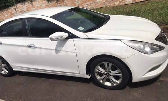 اشتري مستعمل Hyundai Sonata Blanc سيارة في Kigali في Rwanda اشتري مستعمل Hyundai Sonata Blanc سيارة في Kigali في Rwanda