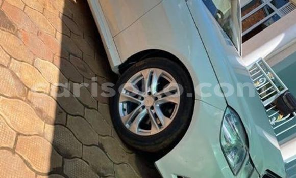 Acheter Occasion Voiture Mercedes-Benz E-Classe Blanc à Kigali, Rwanda Acheter Occasion Voiture Mercedes-Benz E-Classe Blanc à Kigali, Rwanda