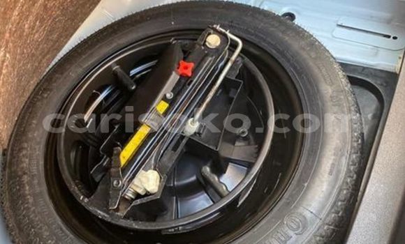 Acheter Occasion Voiture Mercedes-Benz E-Classe Blanc à Kigali, Rwanda Acheter Occasion Voiture Mercedes-Benz E-Classe Blanc à Kigali, Rwanda