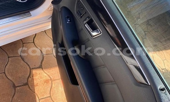 Acheter Occasion Voiture Mercedes-Benz E-Classe Blanc à Kigali, Rwanda Acheter Occasion Voiture Mercedes-Benz E-Classe Blanc à Kigali, Rwanda