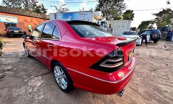 اشتري مستعمل Mercedes-Benz KOMPRESSOR Rouge سيارة في Kigali في Rwanda اشتري مستعمل Mercedes-Benz KOMPRESSOR Rouge سيارة في Kigali في Rwanda