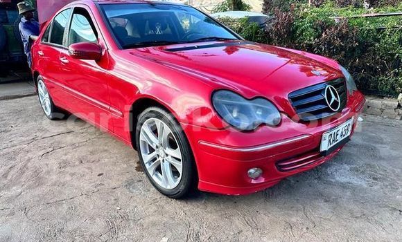 اشتري مستعمل Mercedes-Benz KOMPRESSOR Rouge سيارة في Kigali في Rwanda اشتري مستعمل Mercedes-Benz KOMPRESSOR Rouge سيارة في Kigali في Rwanda
