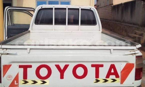 Acheter Occasion Voiture Toyota Hilux Blanc à Kigali, Rwanda Acheter Occasion Voiture Toyota Hilux Blanc à Kigali, Rwanda