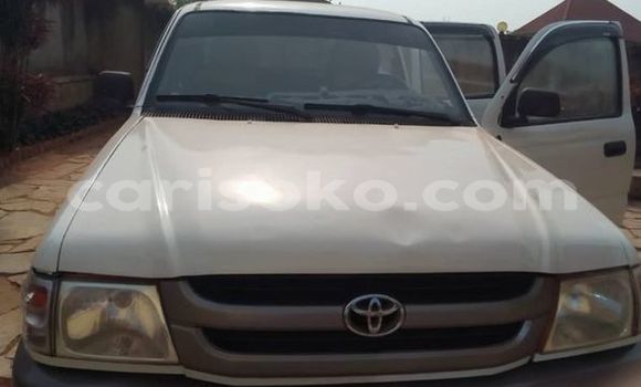 Acheter Occasion Voiture Toyota Hilux Blanc à Kigali, Rwanda Acheter Occasion Voiture Toyota Hilux Blanc à Kigali, Rwanda