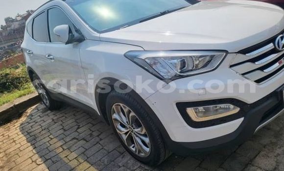 Acheter Occasion Voiture Hyundai Santa Fe Blanc à Kigali, Rwanda Acheter Occasion Voiture Hyundai Santa Fe Blanc à Kigali, Rwanda